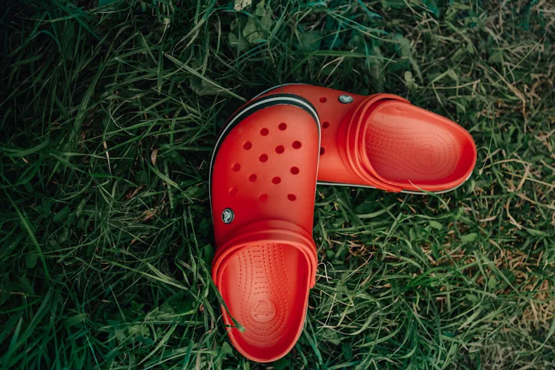 crocs-classic-clog-red